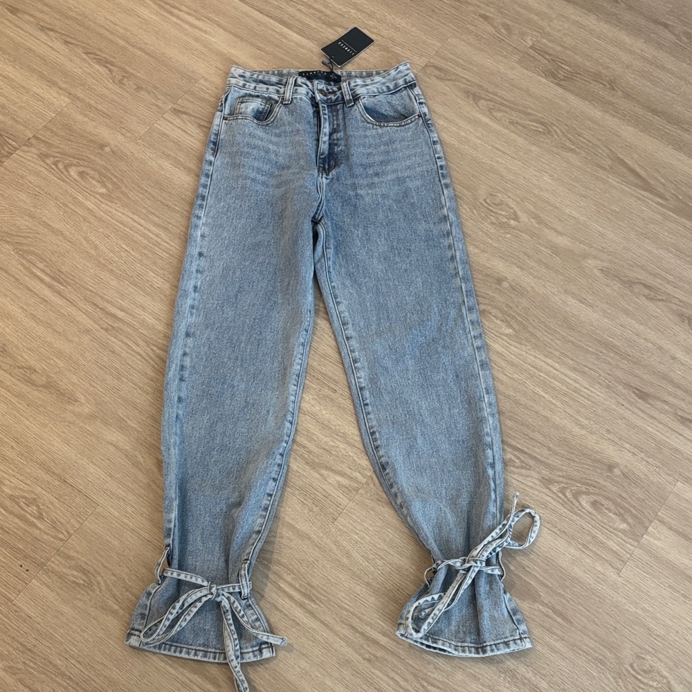 NWT Lioness Stylish High Waisted Blue Jeans w/ Tie Details
